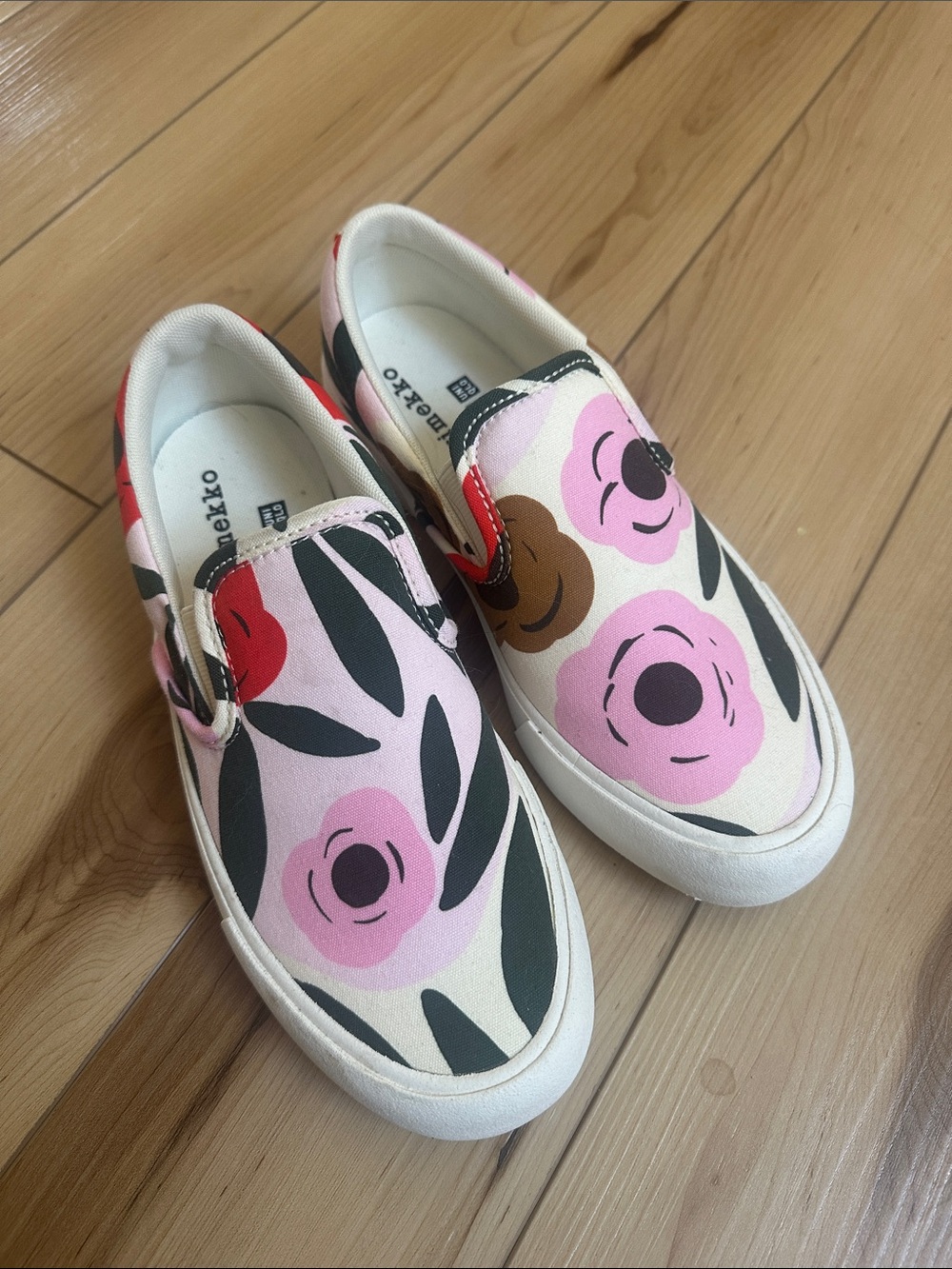 MARIMEKKO/UNIQLO Floral Slip-On Canvas Sneakers - Pink Floral